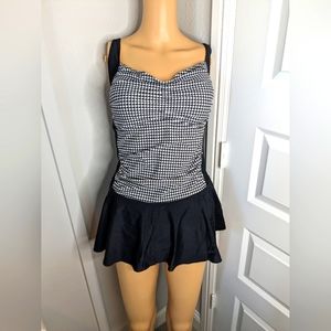 Heat XL Black & White Checkered Print 1 pies Swim Suit With Skirt